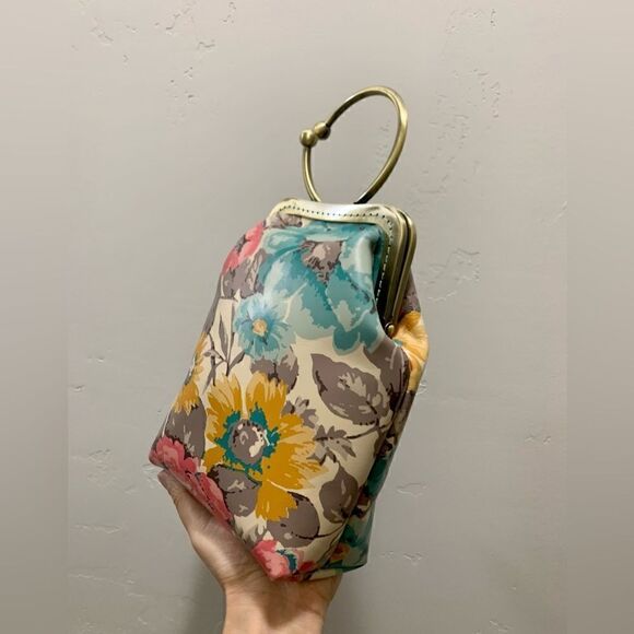 Handsewn Vintage Style Genuine Leather Floral Print Kiss lock Wristlet/Crossbody - Picture 10 of 15